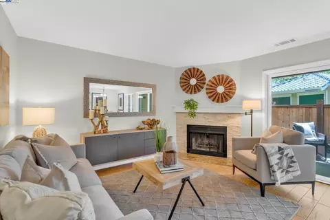 797 Center Ave, Martinez, CA 94553 photo 1