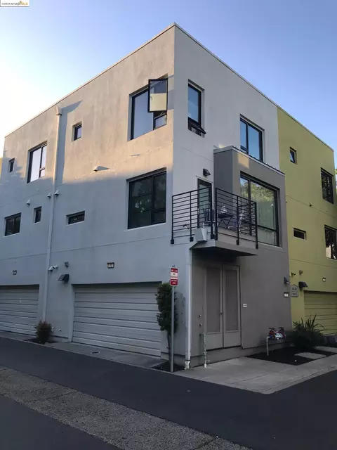 202 Palisade Dr, Oakland, CA 94607