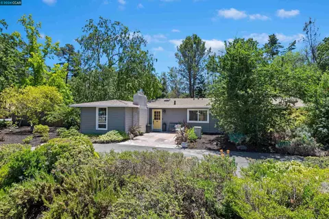 21 Meadow Ct, Walnut Creek, CA 94595