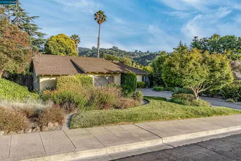 2456 Hermosa St, Pinole, CA 94564