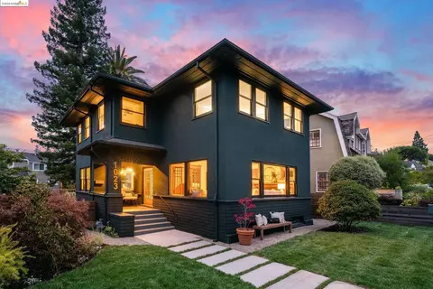 1023 Harvard Rd, Oakland, CA 94610