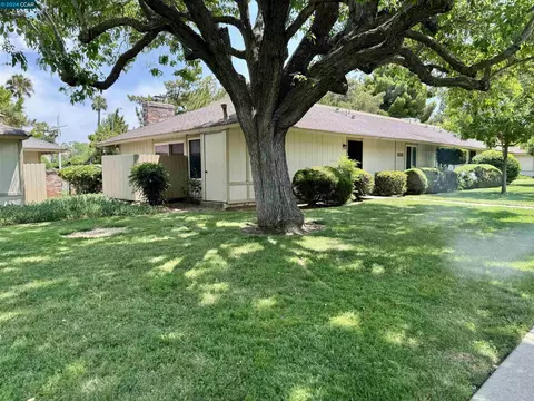4260 Clayton Rd #4, Concord, CA 94521