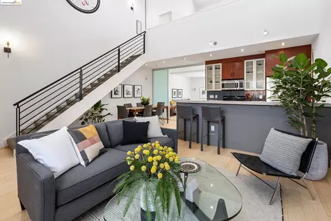 1565 32nd St #6, Oakland, CA 94608
