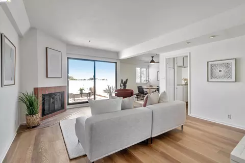 655 Chetwood St #401, Oakland, CA 94610
