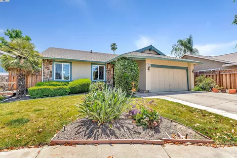 1130 Bennett Ct, Fremont, CA 94536