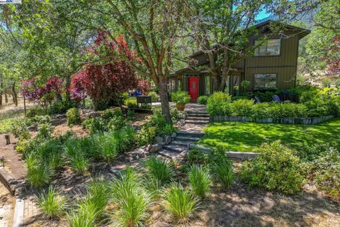 9400 Guys Gulch Rd, Yreka, CA 96097 photo 1