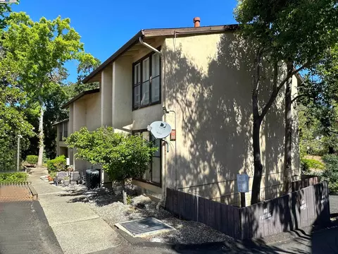 74767880 Camelback Ct, Pleasant Hill, CA 94523