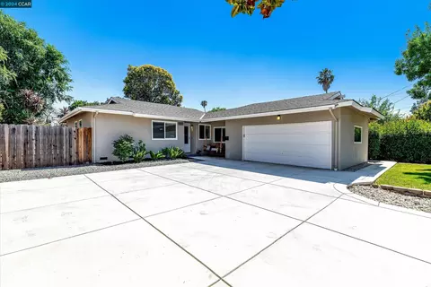 3490 Thunderbird Dr, Concord, CA 94520 photo 1