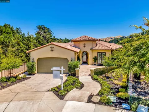 236 Willowbrook Ln, Moraga, CA 94556 photo 1