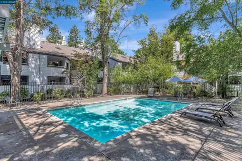 3193 Wayside Plz #21, Walnut Creek, CA 94597