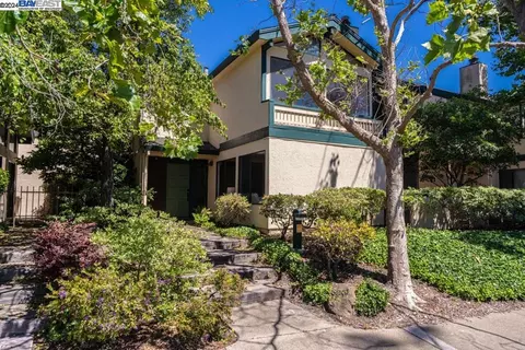 306 Carob Ln, Alameda, CA 94502