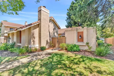 134 Northcreek Cir, Walnut Creek, CA 94598