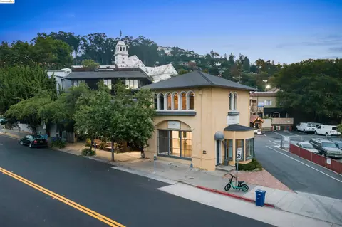 2911 Claremont Ave, Berkeley, CA 94705 photo 1
