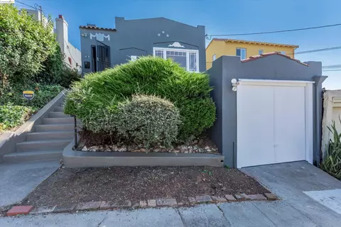 2001 E 28th St, Oakland, CA 94606 photo 1