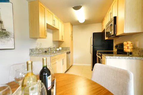 313 Masters Ct #2, Walnut Creek, CA 94598