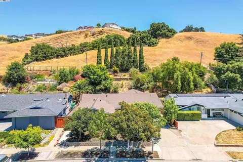 30432 Treeview St, Hayward, CA 94544 photo 1