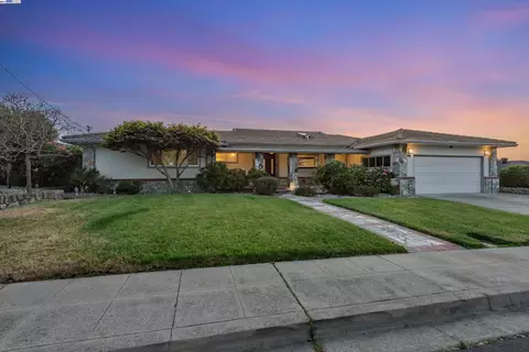 2379 Harborview Dr, San Leandro, CA 94577 photo 1