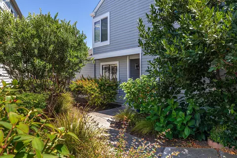 135 Parfait Ln, Alameda, CA 94502
