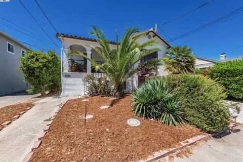5701 Walnut St, Oakland, CA 94605