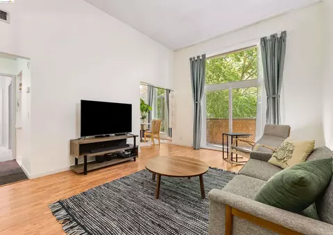 490 N Civic Dr #319, Walnut Creek, CA 94596