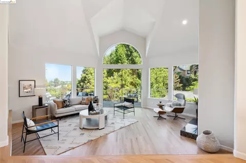5543 Golden Gate Ave, Oakland, CA 94618