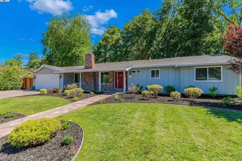 31 Lancaster Ct, Walnut Creek, CA 94595
