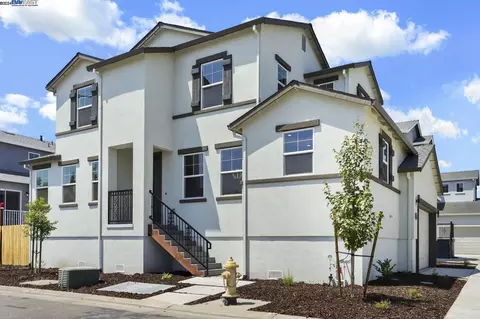 1643 Bella Lago Dr, Stockton, CA 95206