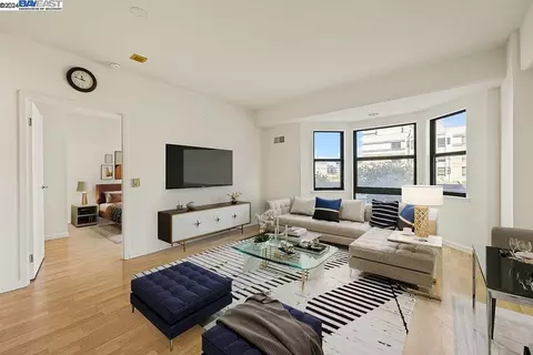 988 Franklin St #402, Oakland, CA 94607