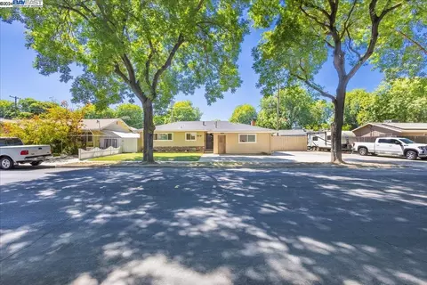 1824 Mount Vernon Dr, Modesto, CA 95350 photo 1