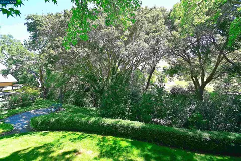 3474 Tice Creek Dr #3, Walnut Creek, CA 94595