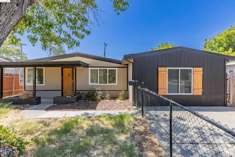 5900 Nina Way, Sacramento, CA 95824