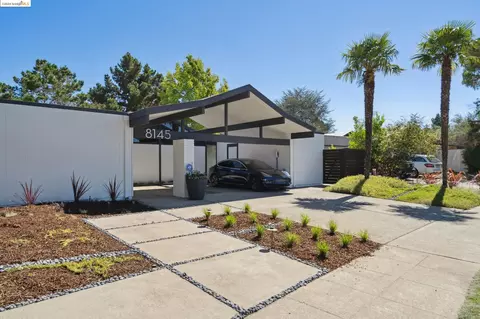 8145 Phaeton Dr, Oakland, CA 94605