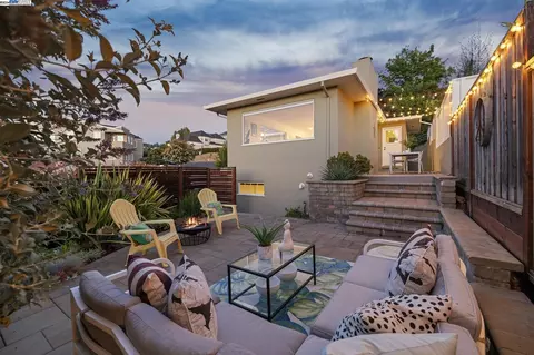 111 Agnes St, Oakland, CA 94618