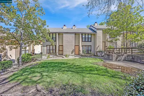 68-72 Camelback Ct, Pleasant Hill, CA 94523
