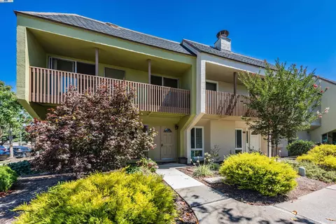 3000 Cerro Vis, Alameda, CA 94502