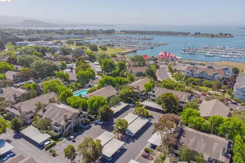 46 Schooner Ct, Richmond, CA 94804