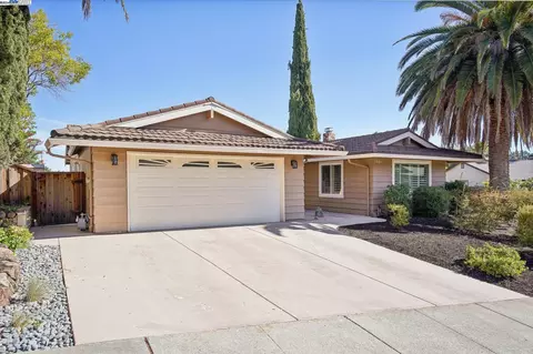 1084 Riesling Dr, Pleasanton, CA 94566