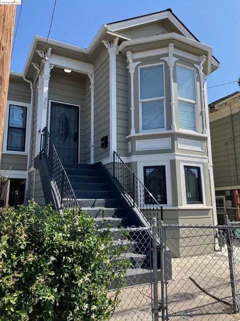 860 Mcelroy St, Oakland, CA 94607 photo 1