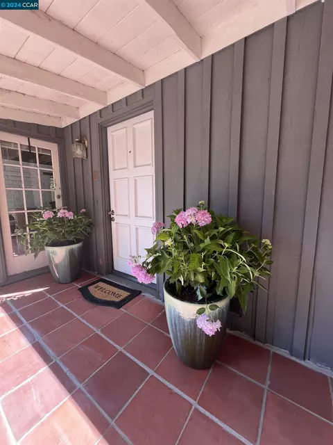 1064 Sunnybrook Dr, Lafayette, CA 94549 photo 1
