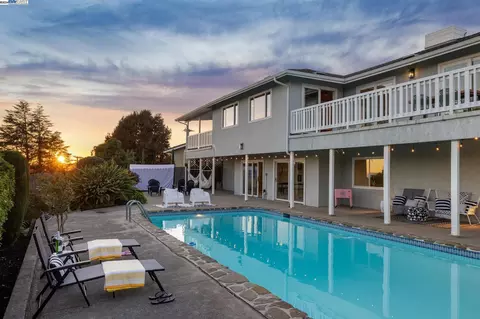 291 Sequoyah View Dr, Oakland, CA 94605