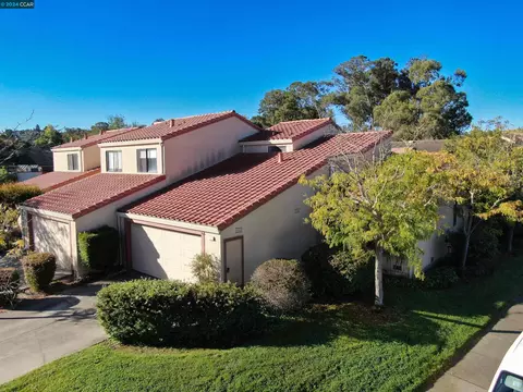 2 Aquamarine Ct, Hercules, CA 94547