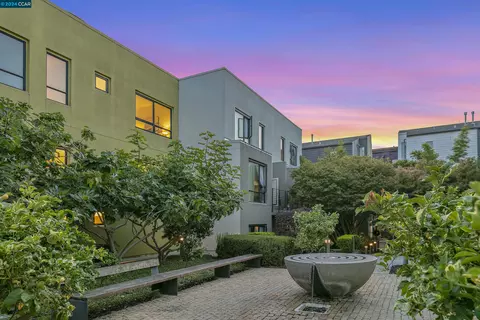 205 Palisade Dr, Oakland, CA 94607 photo 1