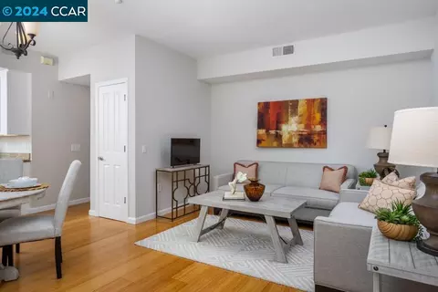 1186 Walker Ave #213, Walnut Creek, CA 94596