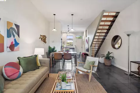 1210 32nd St, Oakland, CA 94608