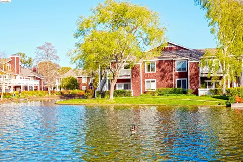 138 Marina Lakes Dr, Richmond, CA 94804