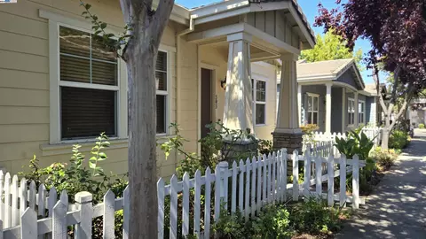 303 Hamlin Loop, Walnut Creek, CA 94598 photo 1