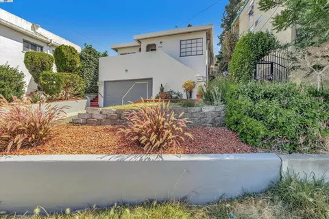 6932 Macarthur Blvd, Oakland, CA 94605 photo 1