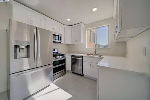 528 32nd St, Richmond, CA 94804