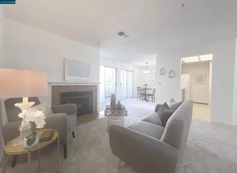 2709 Oak Rd #D, Walnut Creek, CA 94597