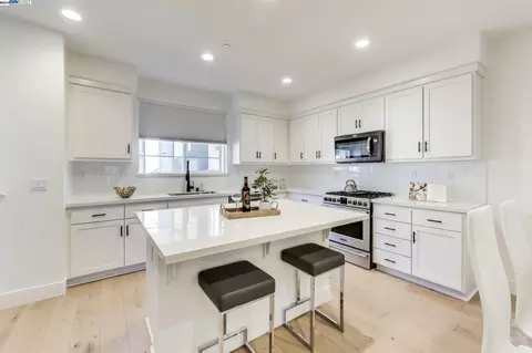239 Dash Ct, Hayward, CA 94544 photo 1
